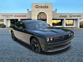 Used 2018 Dodge Challenger SXT image 1