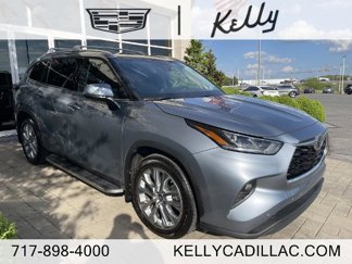 Used 2024 Toyota Highlander LE image 1