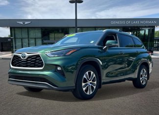 Used 2023 Toyota Highlander L image 1