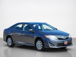 Used 2014 Toyota Camry L image 1