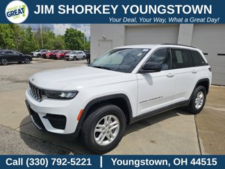 Used 2023 Jeep Grand Cherokee Laredo image 1