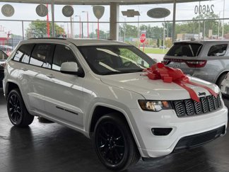 Used 2018 Jeep Grand Cherokee Altitude image 1