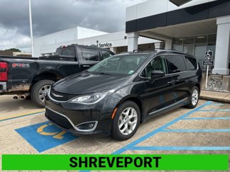 Used 2017 Chrysler Pacifica Touring-L Plus w/ Tire & Wheel Group image 1