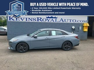 Used 2023 Hyundai Elantra SEL image 1