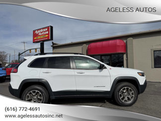 Used 2022 Jeep Cherokee Trailhawk image 1