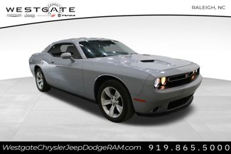 Used 2021 Dodge Challenger SXT image 1