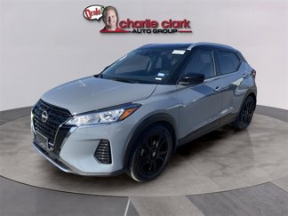 Used 2022 Nissan Kicks SV image 1