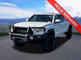 Used 2017 Toyota Tacoma TRD Off-Road image 1