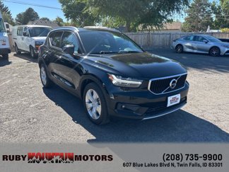 Used 2021 Volvo XC40 T5 Momentum image 1