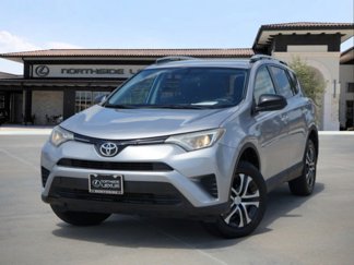 Used 2016 Toyota RAV4 LE image 1