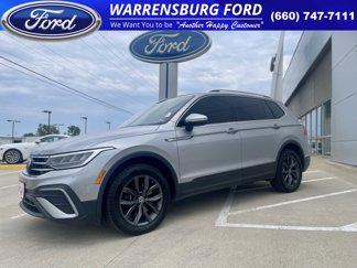 Used 2023 Volkswagen Tiguan SE w/ Panoramic Sunroof Package image 1