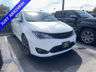 Used 2020 Chrysler Pacifica Touring w/ Advanced Safetytec Group image 1