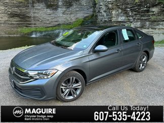 Used 2024 Volkswagen Jetta SE w/ Panoramic Sunroof Package image 1