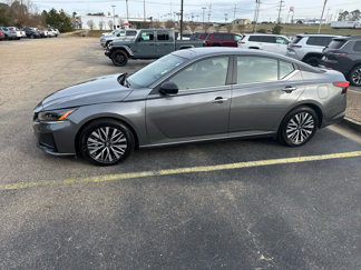 Used 2024 Nissan Altima 2.5 SV image 1