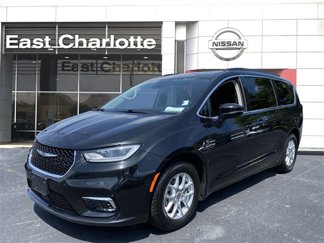 Used 2022 Chrysler Pacifica Touring-L image 1