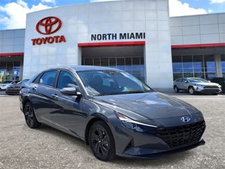 Used 2023 Hyundai Elantra SEL w/ Preferred Accessory Package image 1
