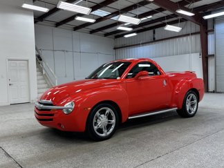 Used 2004 Chevrolet SSR w/ Preferred Equipment Group image 1