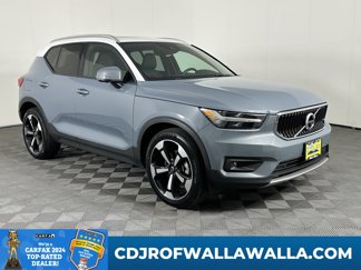 Used 2020 Volvo XC40 T5 Momentum w/ Protection Package image 1