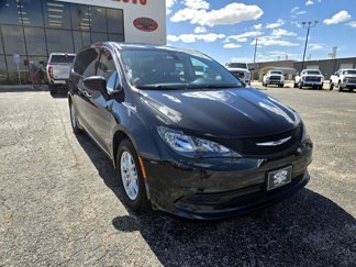 Used 2022 Chrysler Voyager LX image 1