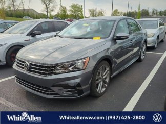 Used 2018 Volkswagen Passat 2.0T R-Line image 1