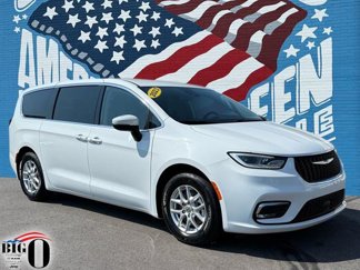Used 2023 Chrysler Pacifica Touring-L image 1