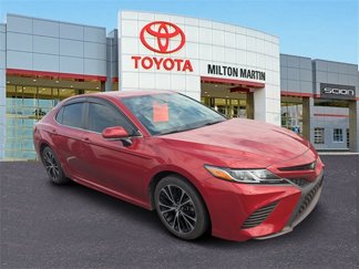 Certified 2019 Toyota Camry SE image 1