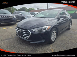 Used 2017 Hyundai Elantra SE image 1