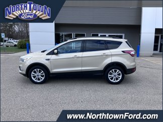 Used 2017 Ford Escape SE w/ Equipment Group 201A image 1