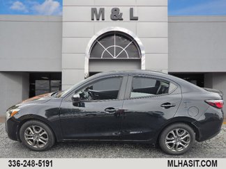 Used 2019 Toyota Yaris XLE image 1