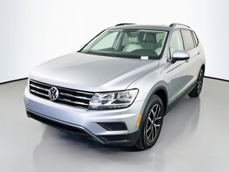 Used 2021 Volkswagen Tiguan SE w/ Panoramic Sunroof Package image 1