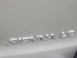 Used 2001 Toyota Sienna XLE image 1