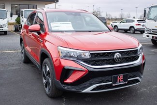 Used 2024 Volkswagen Taos SE image 1