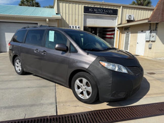 Used 2012 Toyota Sienna LE image 1