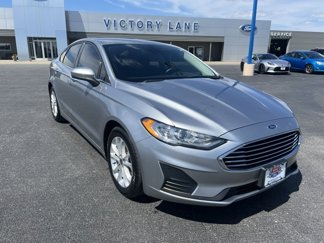 Used 2020 Ford Fusion SE image 1