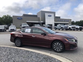 Used 2024 Nissan Altima 2.5 SV image 1