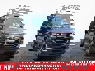 Used 2022 Chevrolet Traverse LT image 1