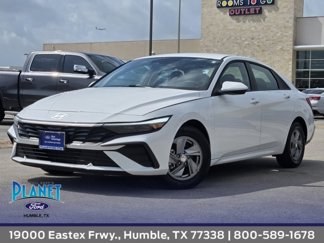 Used 2025 Hyundai Elantra SE image 1