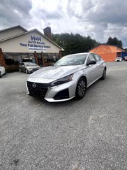 Used 2024 Nissan Altima 2.5 SV image 1