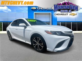 Used 2018 Toyota Camry L image 1
