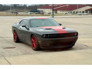 Used 2016 Dodge Challenger R/T w/ Driver Convenience Group image 1