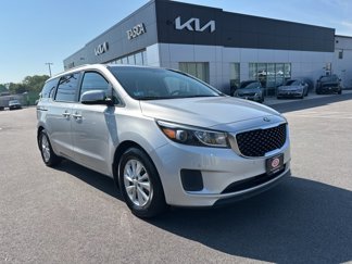 Used 2018 Kia Sedona LX w/ LX Essentials Premium Package image 1