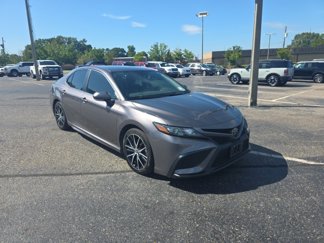 Used 2022 Toyota Camry SE image 1