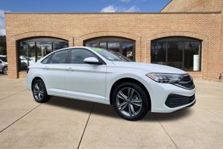 Used 2023 Volkswagen Jetta SE w/ Panoramic Sunroof Package image 1