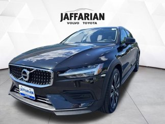 Used 2020 Volvo V60 T5 Cross Country w/ Protection Package Premier image 1