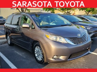 Used 2013 Toyota Sienna XLE image 1