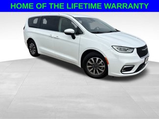 Used 2023 Chrysler Pacifica Touring-L image 1