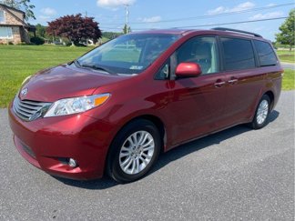 Used 2012 Toyota Sienna XLE image 1