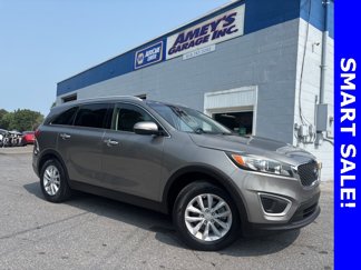 Used 2017 Kia Sorento LX w/ LX Convenience Package image 1