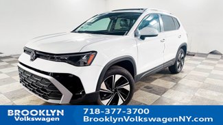 New 2025 Volkswagen Taos SE image 1