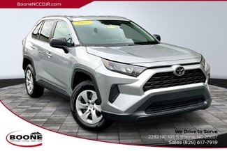 Used 2021 Toyota RAV4 LE image 1